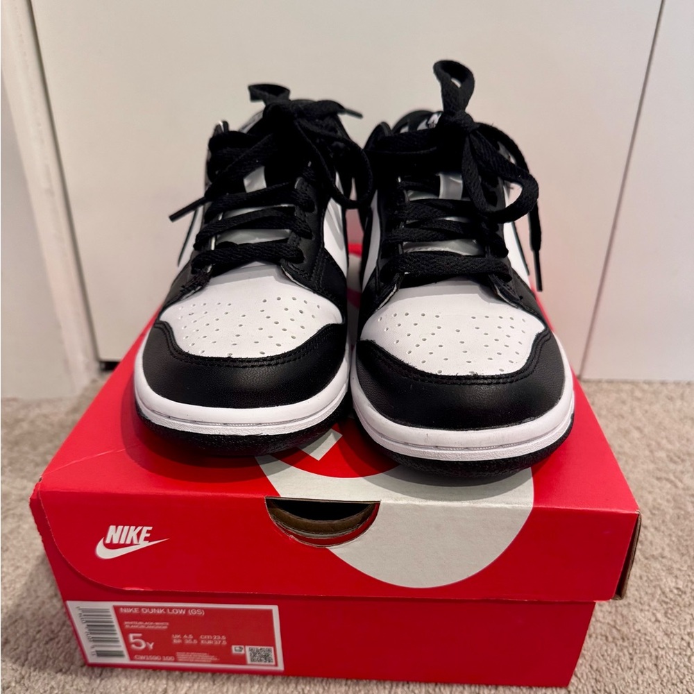 NWT Nike Dunk pandas - size 5Y (women 6.5) - Picture 4 of 9